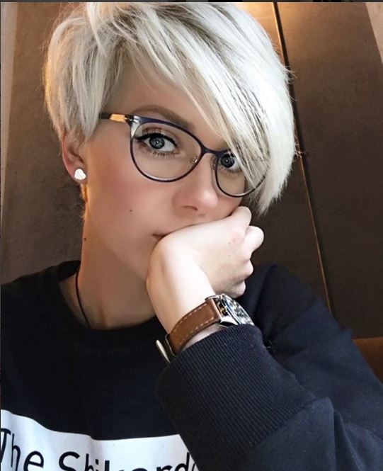 13x Die Schonsten Frisuren Mit Brille Kurzhaarfrisuren Frauen Com